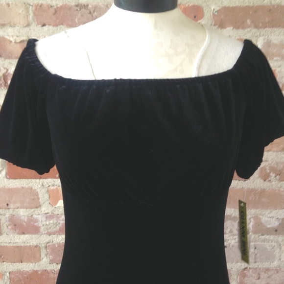 Black Velvet Off-Shoulder Midi Dress Medium / 8 - Picture 4 of 8